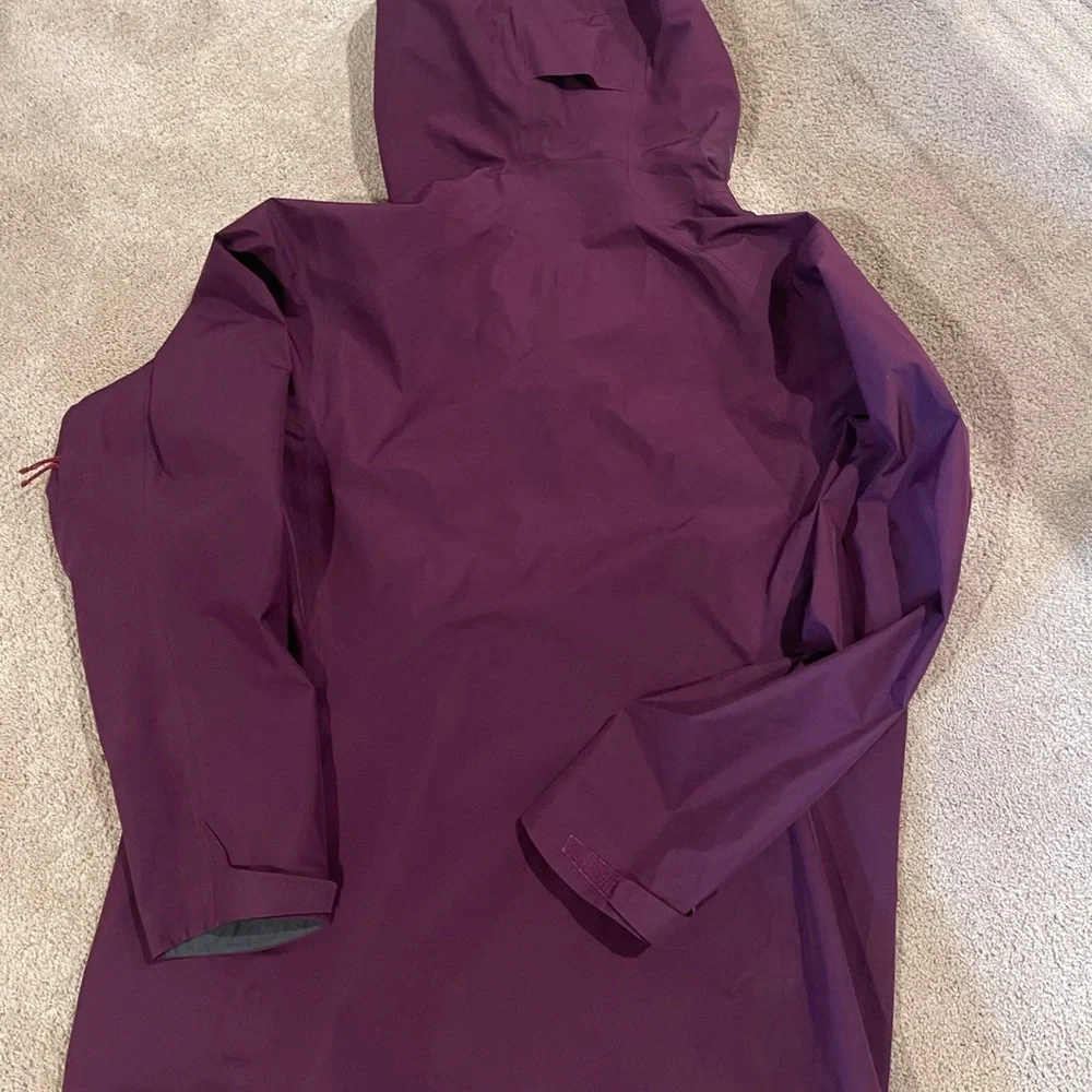 Patagonia Women’s XL Rain Jacket Goretex - Picture 2 of 7